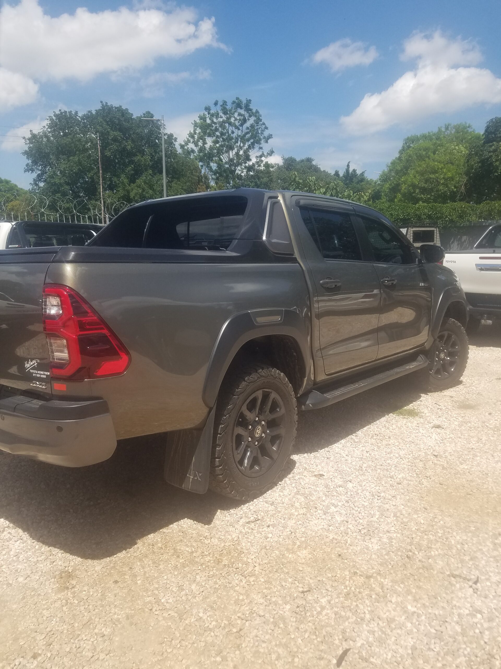 
								2020 TOYOTA HILUX LEGEND RS full									