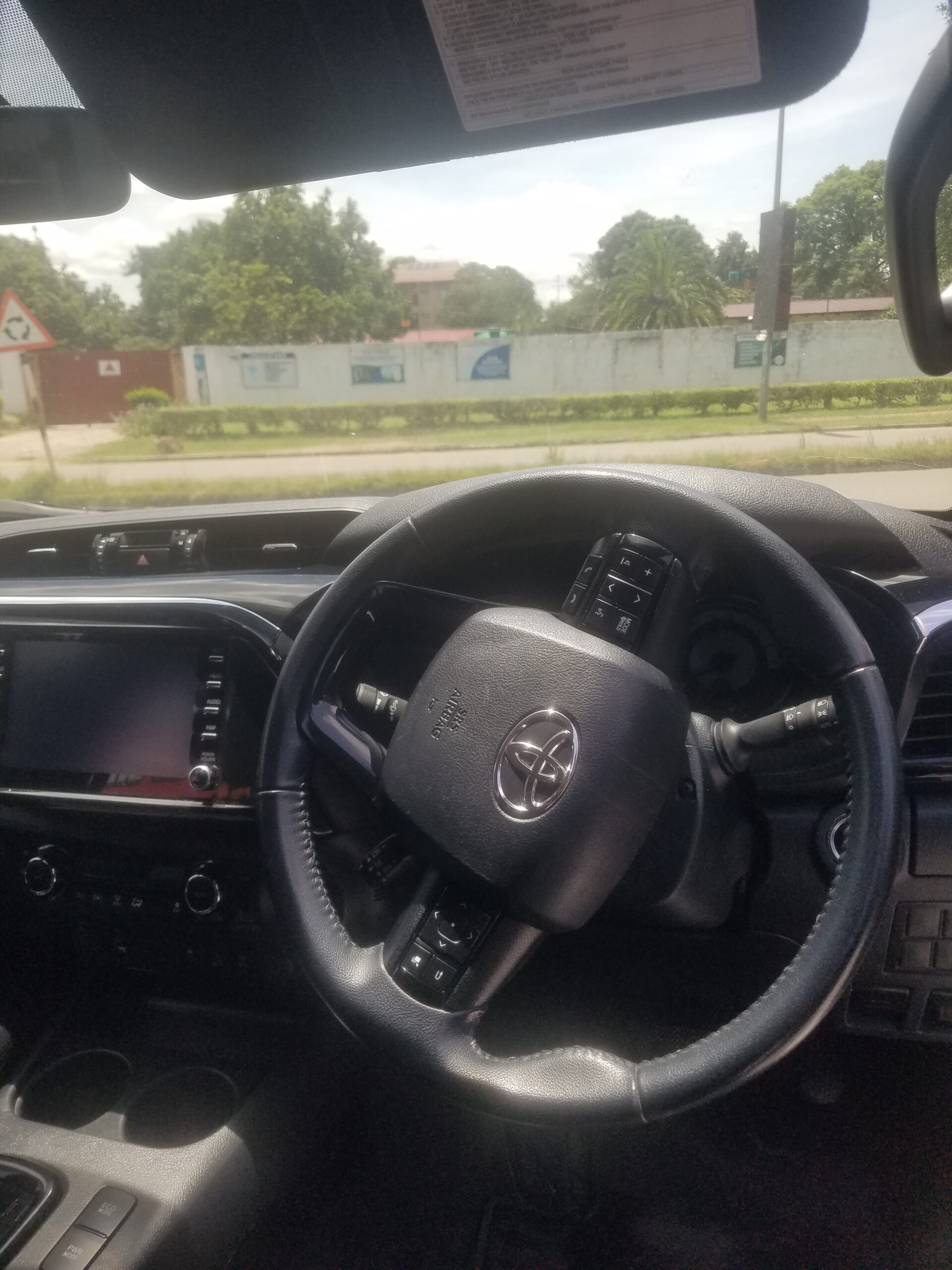 
								2020 Toyota Hilux full									