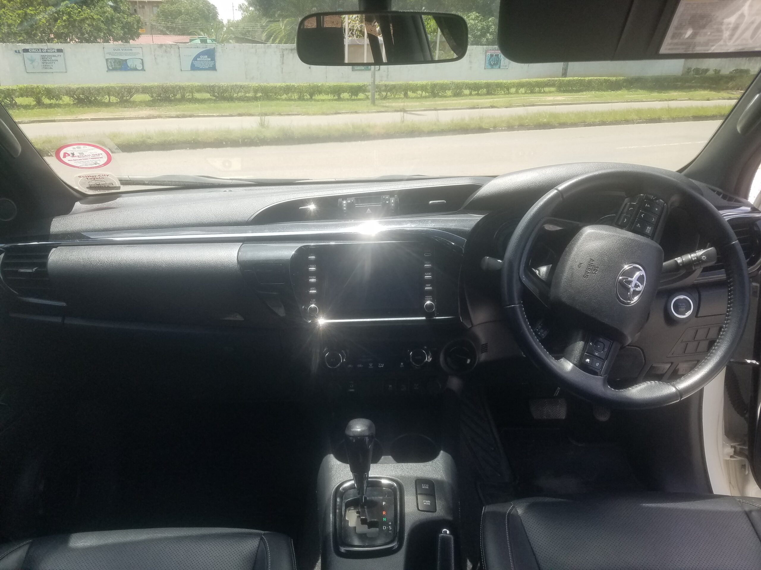 
								2020 TOYOTA HILUX LEGEND RS full									