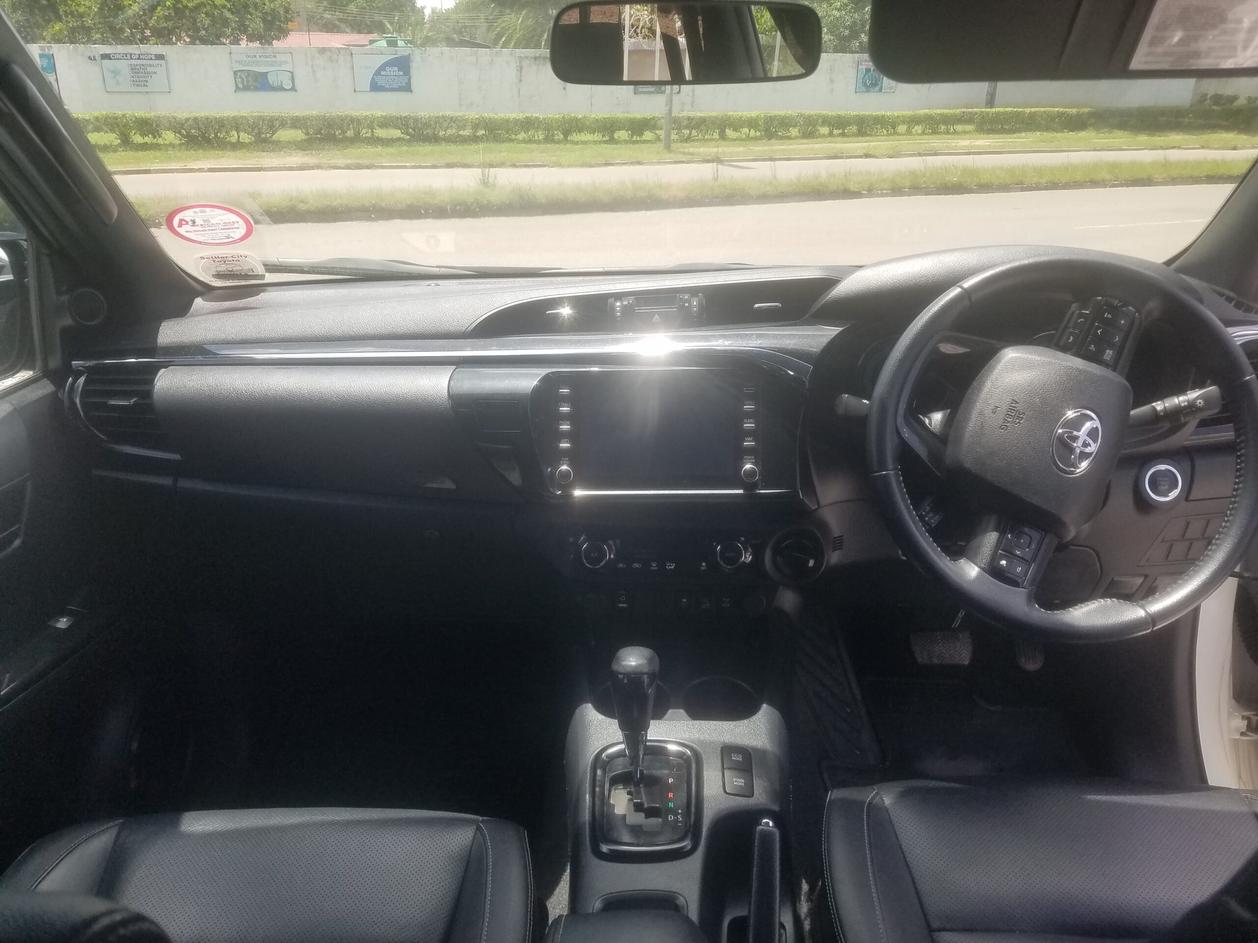
								2020 Toyota Hilux full									